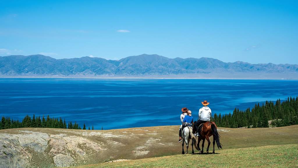 “遇见赛湖 蓝冰之约”――第八届赛里木湖 冰雪旅游季嘉年华开幕 - 光踪暖行