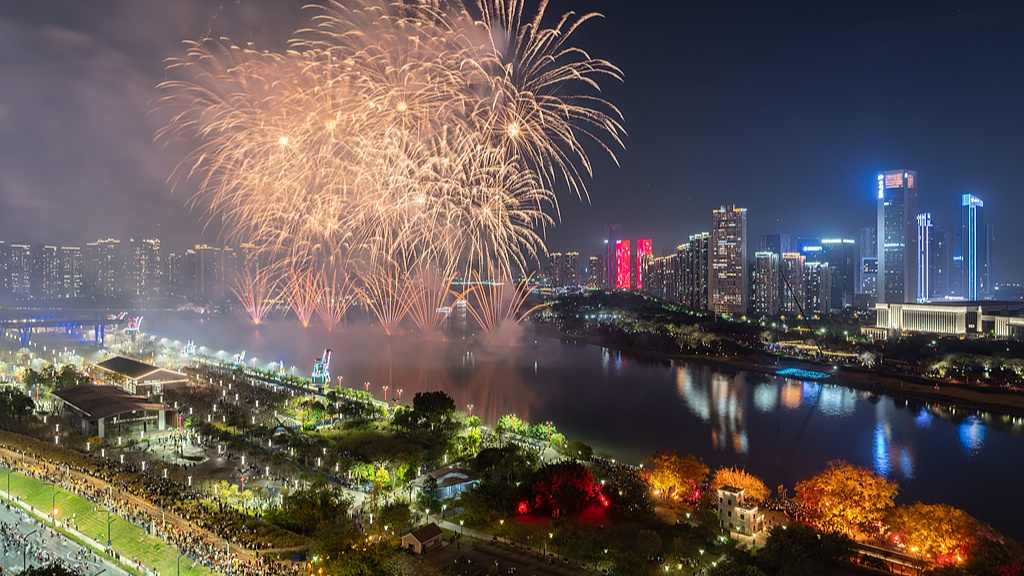 2025元旦、春节优秀电视节目片单发布 - 光踪暖行