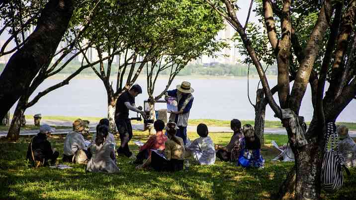 年度热词――熔铸共同的时代记忆 - 光踪暖行