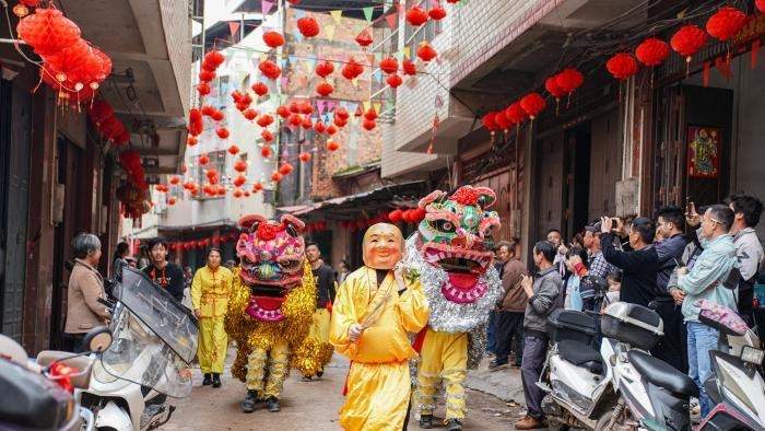 旅游市场“下沉” 年轻人乐探“宝藏小城” - 光踪暖行