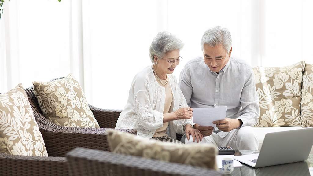 银发族文化消费渐热 年轻人能做点啥 - 光踪暖行