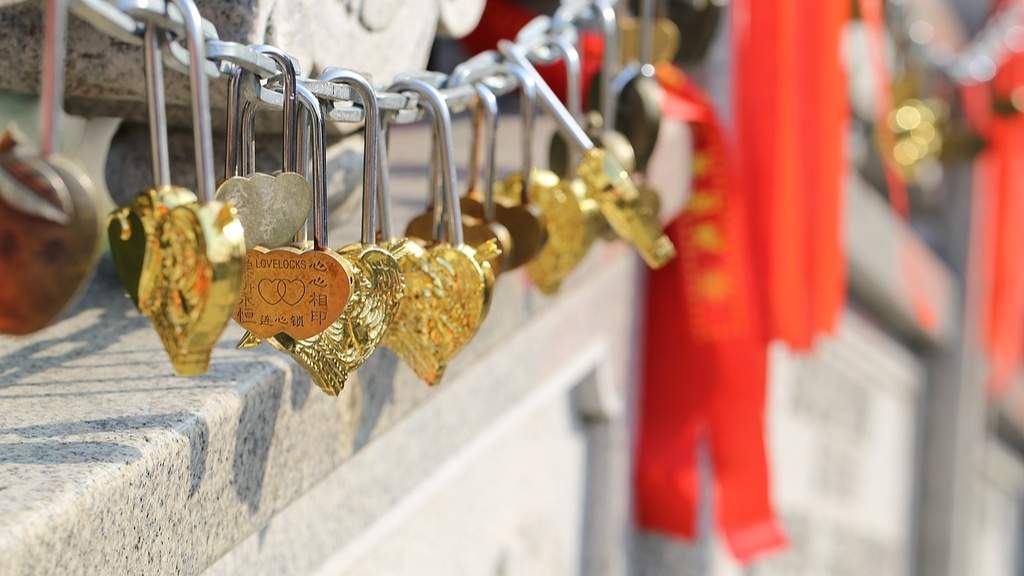 景区暴力拆除游客许愿锁，两难局面何以形成？ - 光踪暖行