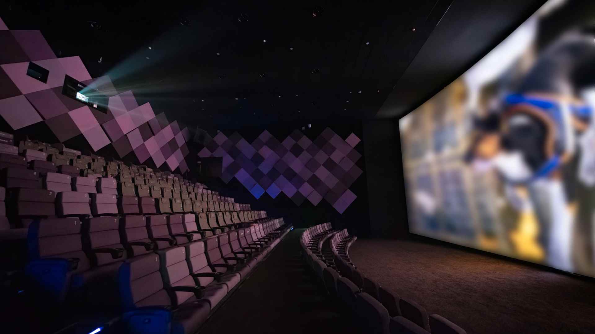 2025年暑期档电影票房破70亿 《南京照相馆》持续领跑 - 光踪暖行