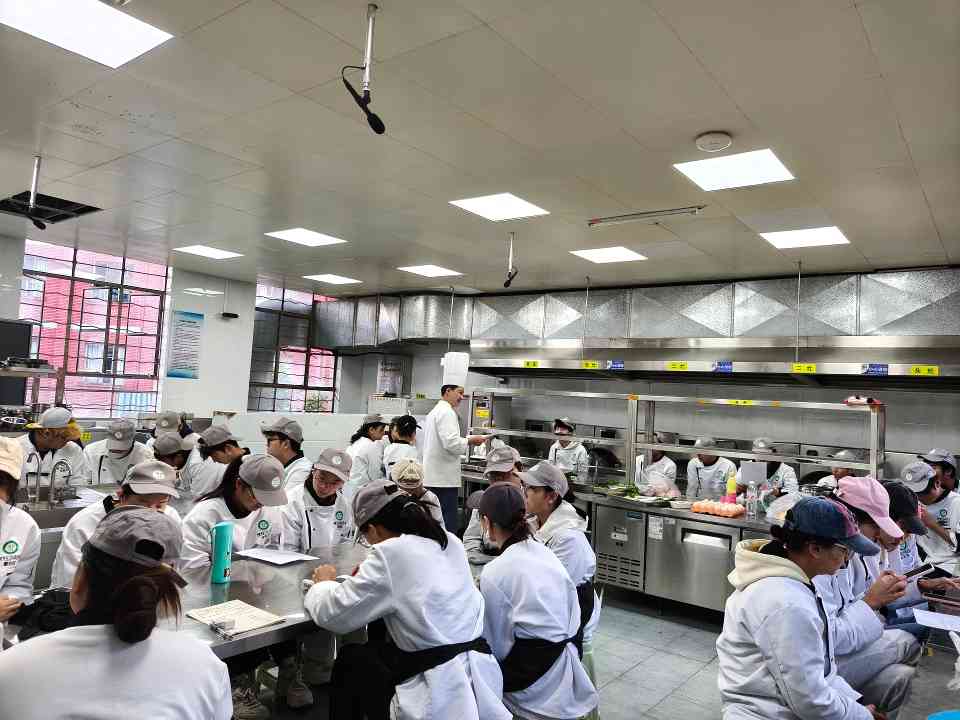 学做云南美食 这些学生们眼睛发亮 - 光踪暖行