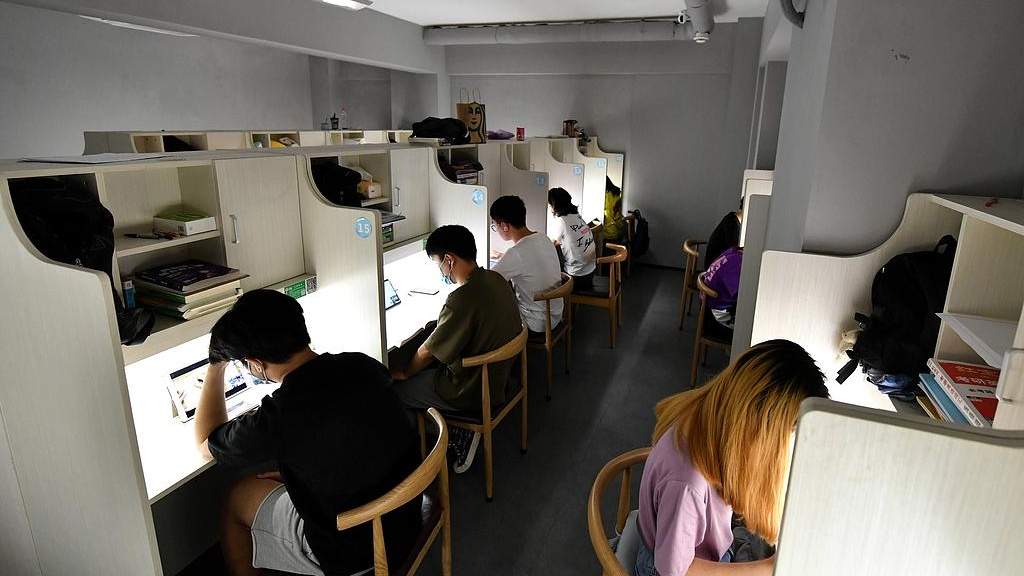 主题乐园“游园+自习” 年轻人开发新款自习室 - 光踪暖行