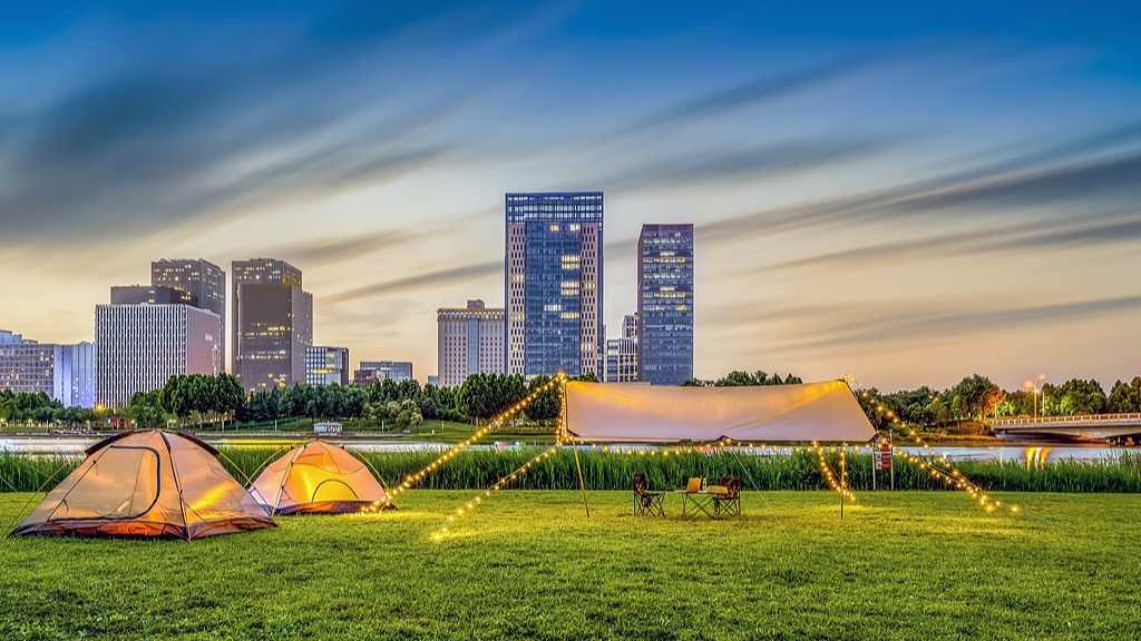 数读春日经济 洞见市场活力 - 光踪暖行