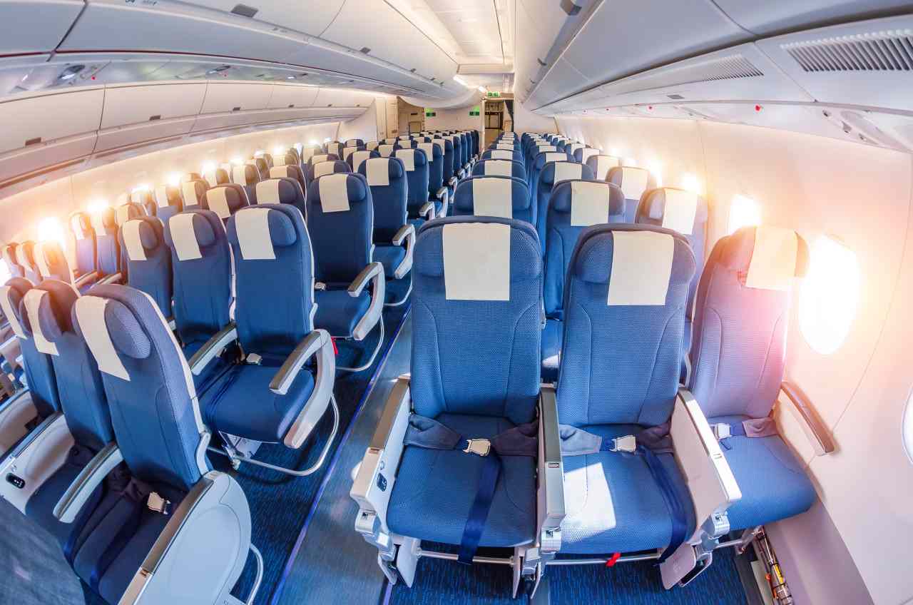 规范“机票锁座”回应大众关切 - 光踪暖行