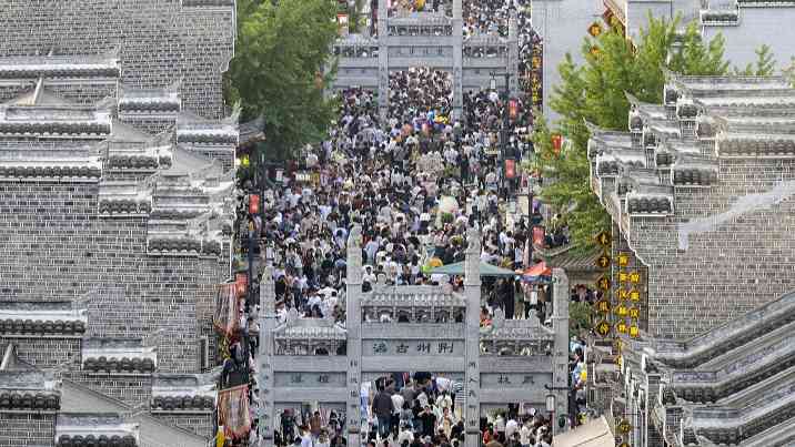 去年全年接待游客67.6亿 总收入4814.2亿元 - 辰飞雨光踪暖行旅游资讯