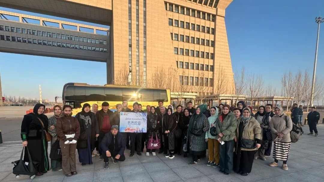 跨境游持续升温 “China Travel”吸引中亚游客 - 光踪暖行