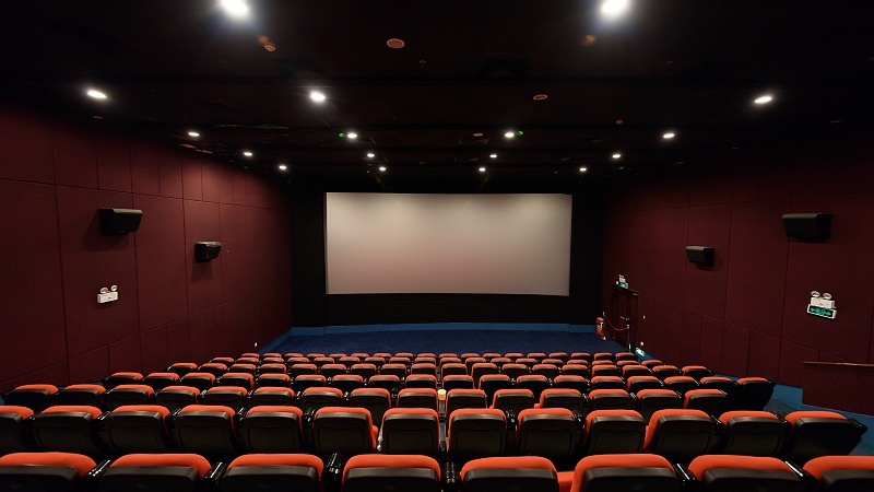 2025年暑期档电影票房破百亿 - 光踪暖行