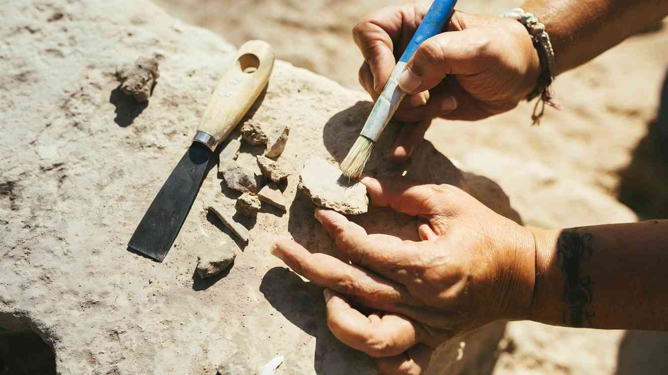 “文物复活术”让千年珍宝重现光彩 - 光踪暖行