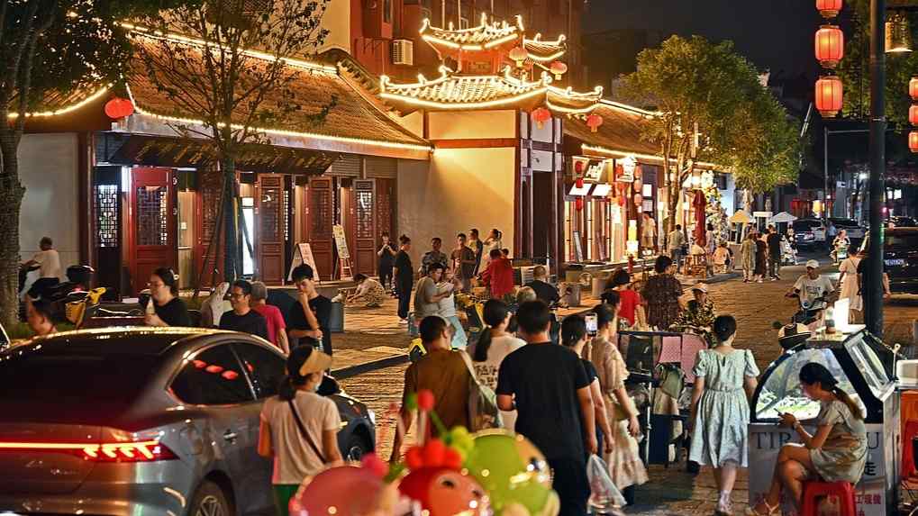 时髦“夜时光”燃动夏日夜游热力 消费“新宠”激活经济新引擎 - 光踪暖行