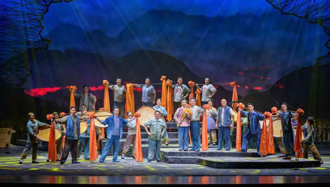 首届全国戏曲新人新作展演在南宁开幕 - 光踪暖行