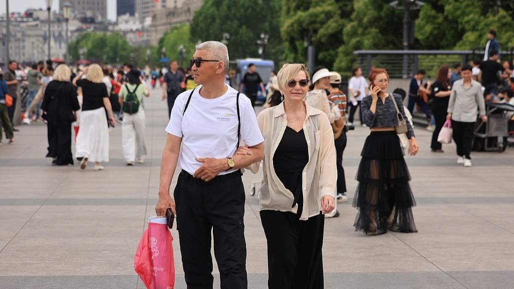 “中国游”“中国购”圈粉境外旅客 - 光踪暖行