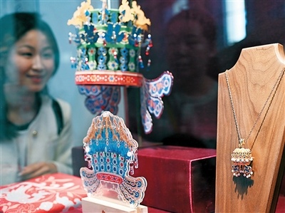 特色文创成文旅市场新宠 - 光踪暖行