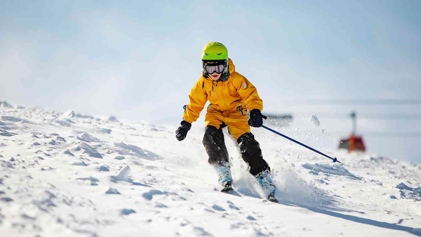 “观赛+滑雪+度假” 成新宠 冰雪赛事撬动文旅消费爆发式增长 - 光踪暖行