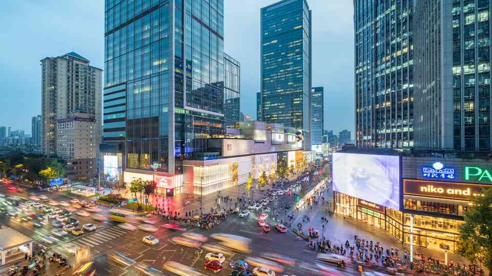 六部门：到2027年形成3个万亿级消费领域和10个千亿级消费热点 - 光踪暖行