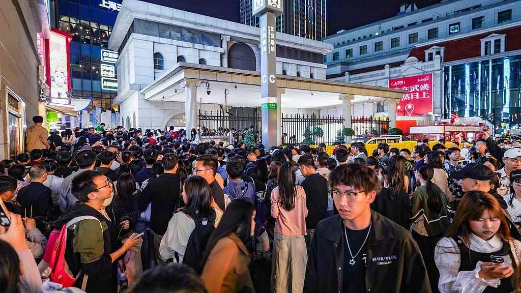 2025年“五一”旅游热度或破三年峰值 - 光踪暖行