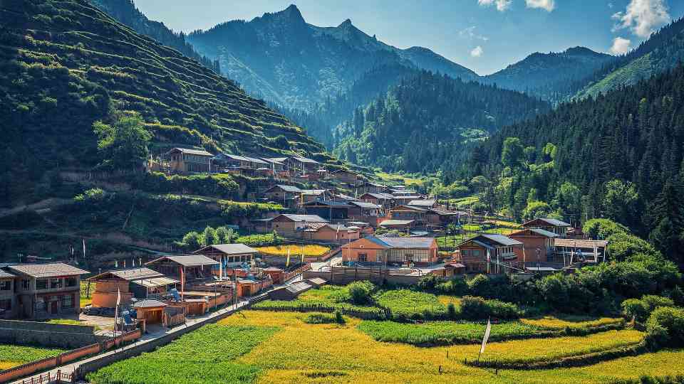 多重因素共同作用 乡村旅游缘何强势“出圈” - 辰飞雨光踪暖行旅游资讯